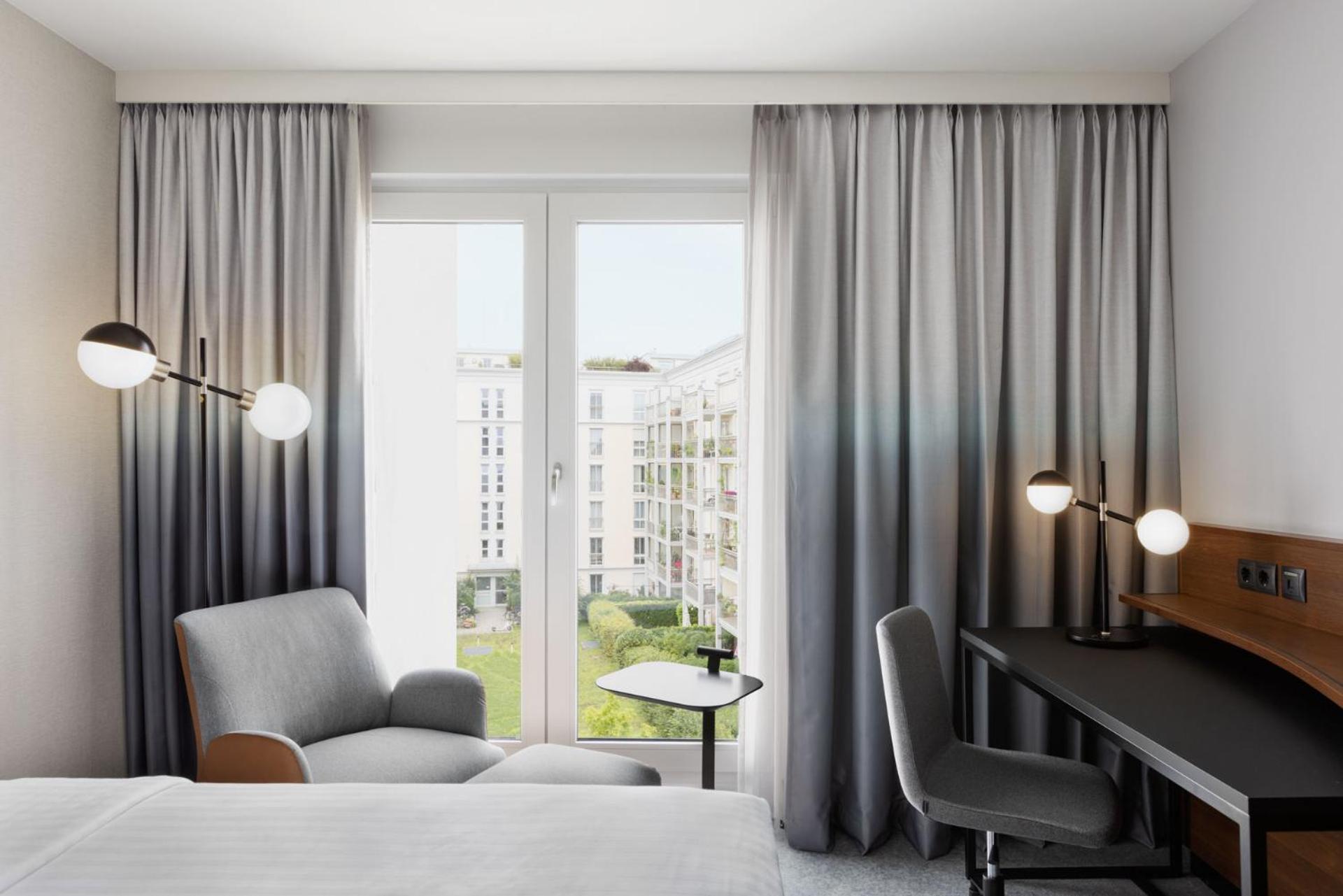 Courtyard By Marriott East
