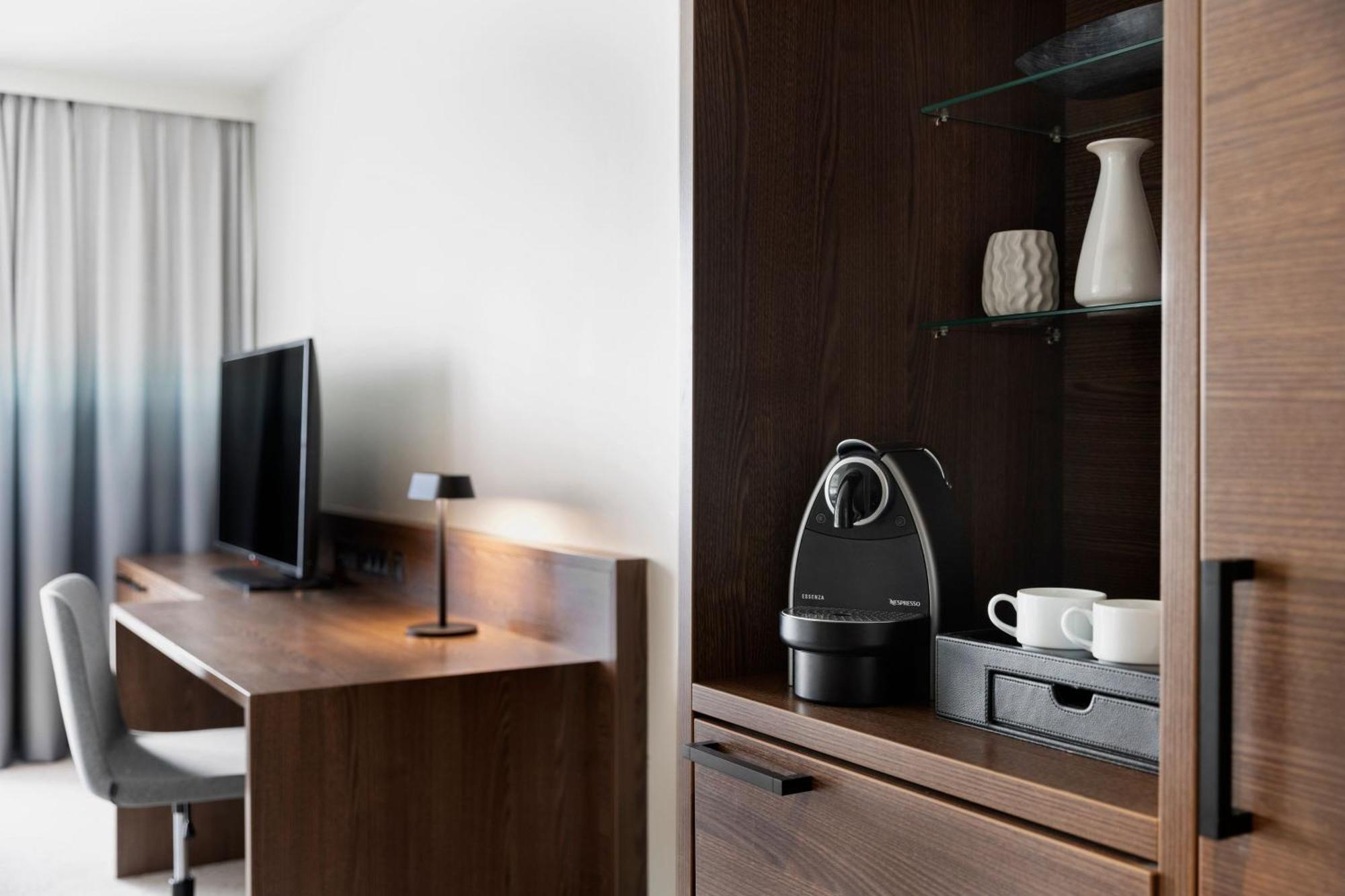 Courtyard By Marriott East 4*