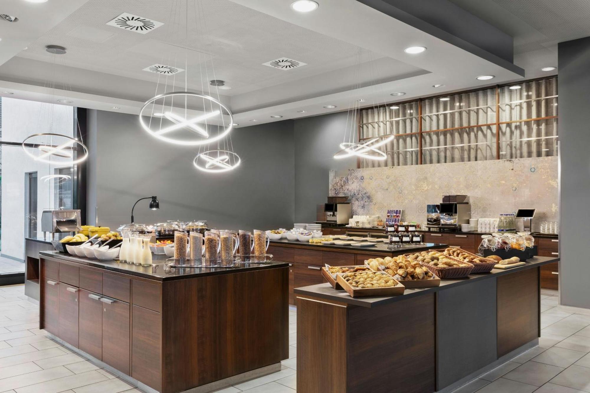 Courtyard By Marriott East 4*