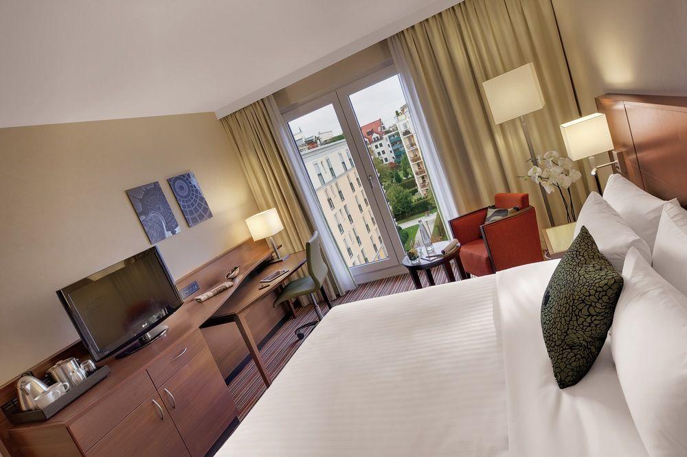 Hotel Courtyard By Marriott East 4*