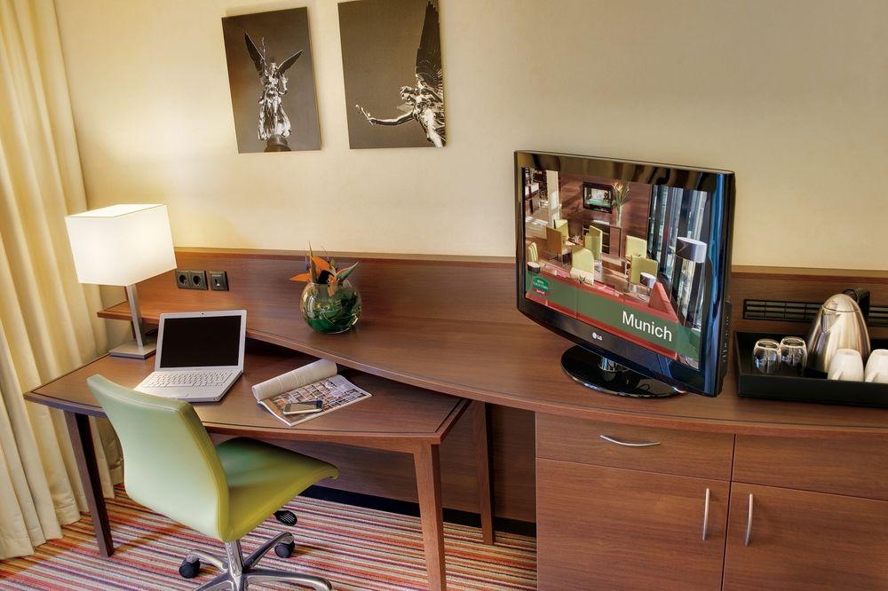 Courtyard By Marriott East 4*