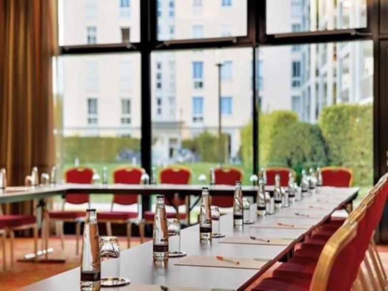 Courtyard By Marriott East Hotel 4*