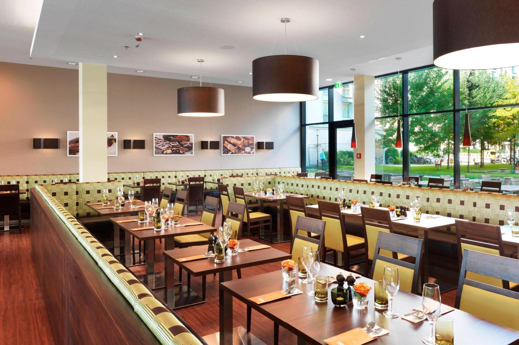 Hotel Courtyard By Marriott East