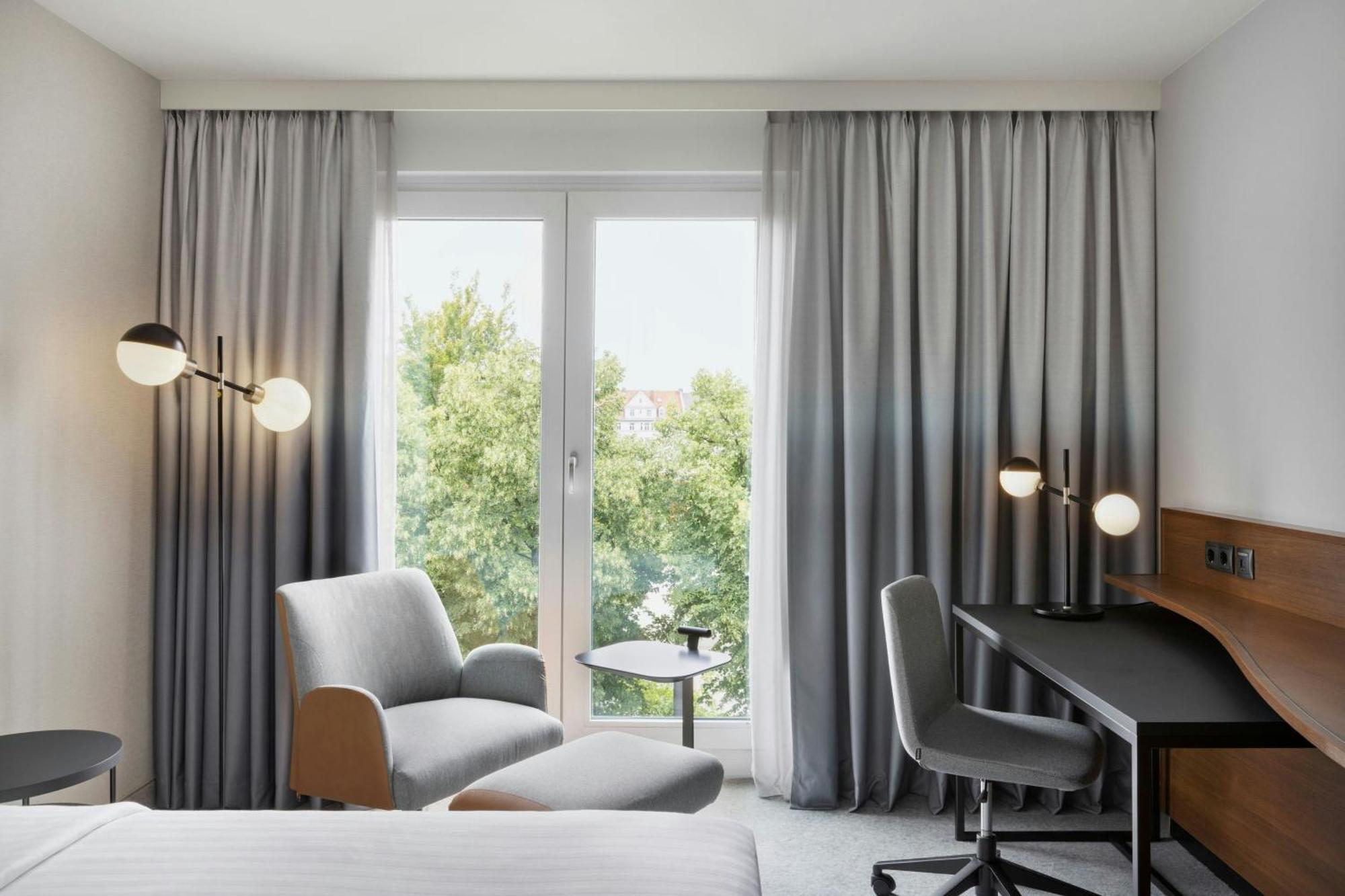 Courtyard By Marriott East 4*
