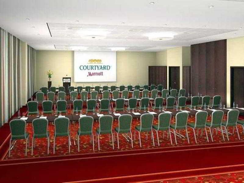 Hotel Courtyard Ost 4*
