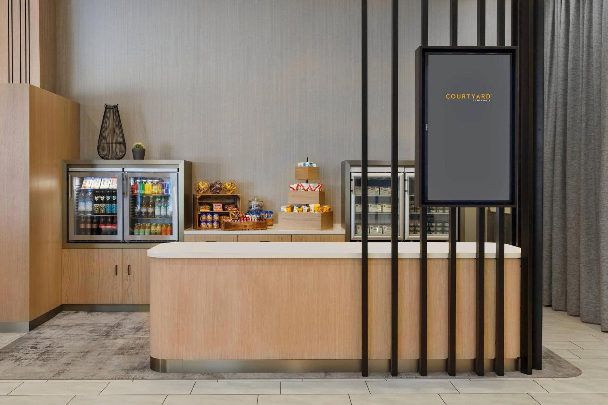 Courtyard Ost Hotel 4*